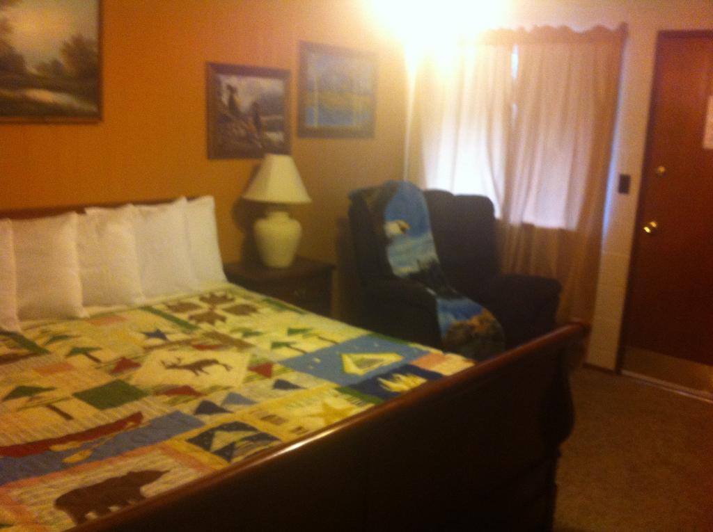 Holiday Motel Кениън Сити Стая снимка