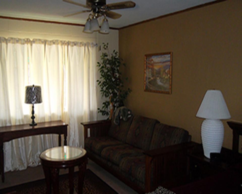 Holiday Motel Кениън Сити Екстериор снимка